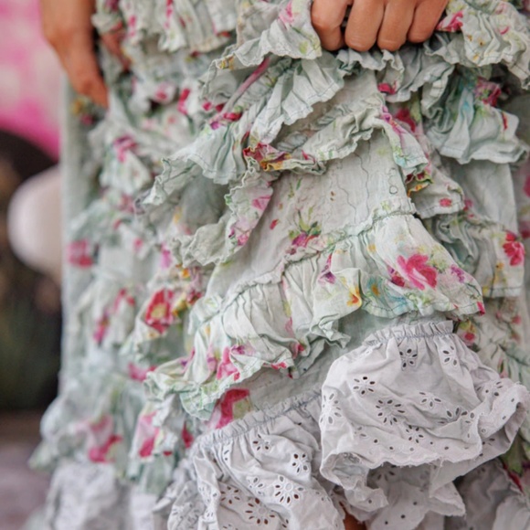 🪻NWT MAGNOLIA PEARL AMADEUS RUFFLE GOWN🪻 - Picture 3 of 10